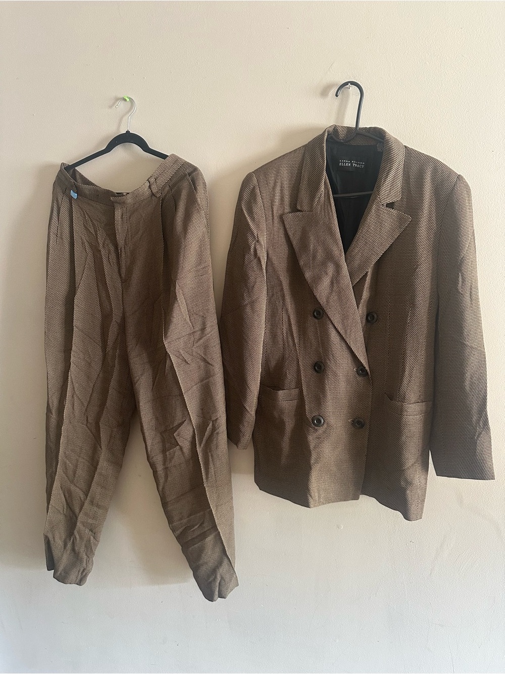 ✨Ellen Tracy Brown Textured Double-Breasted Suit Jacket & Trousers